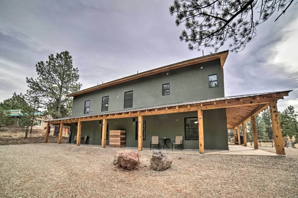 Family Home w/ Fire Pit & Grill ~ 1 Mi to Slopes!