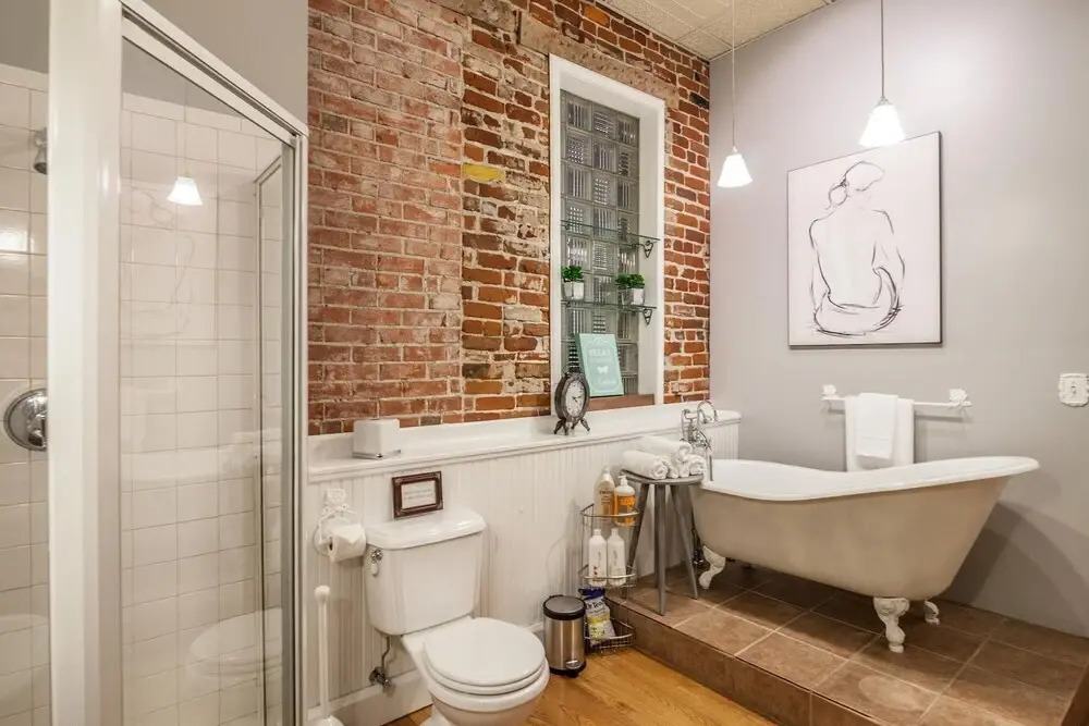 FireHouse Alley Elegant Loft-Style Retreat — фото 6