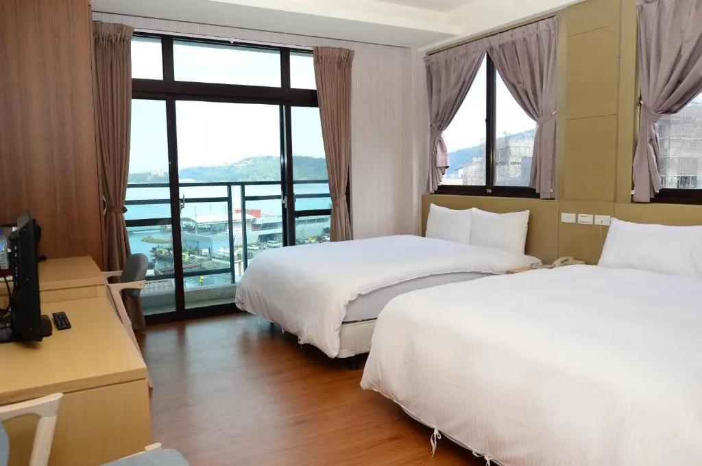 Standard Quadruple room with lake view