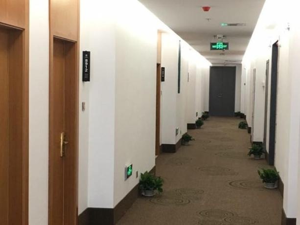 GreenTree Inn (Baijiahu Technology Industrial Park Jiulonghu Subway Station)