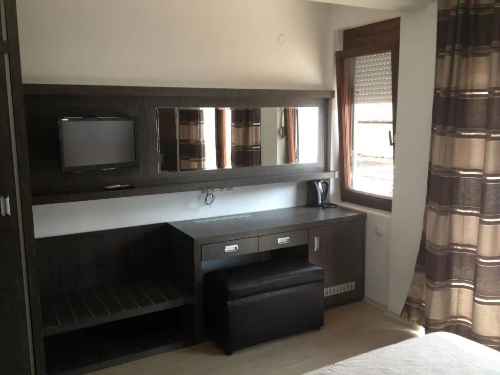Standard Double room with lake view (twin beds)