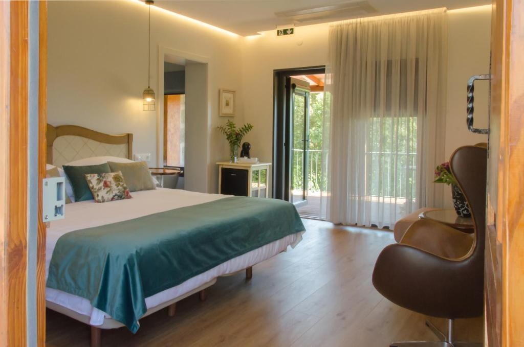 Double Suite with balcony (full double bed)