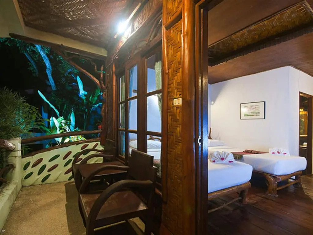 Building Double room with garden view (full double bed)