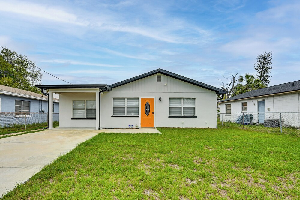 1 Mi to Midtown & Stadium! Couple's Haven in Tampa