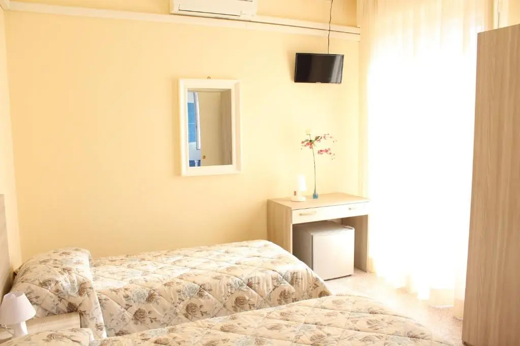 Standard Double room with balcony and with partial sea view (twin beds)