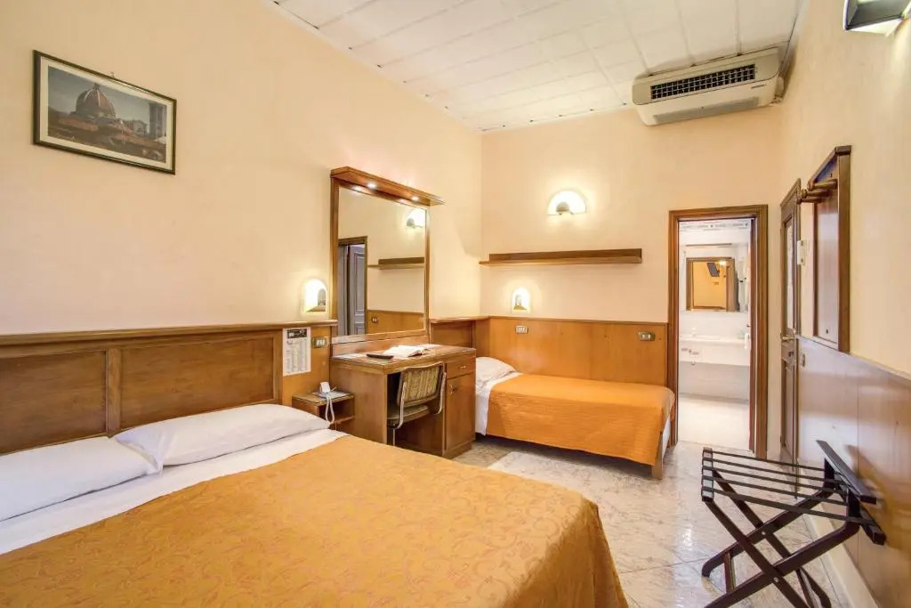 Standard Triple room