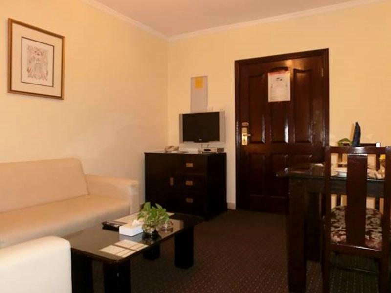 Al Muraqabat Plaza Hotel Apartments