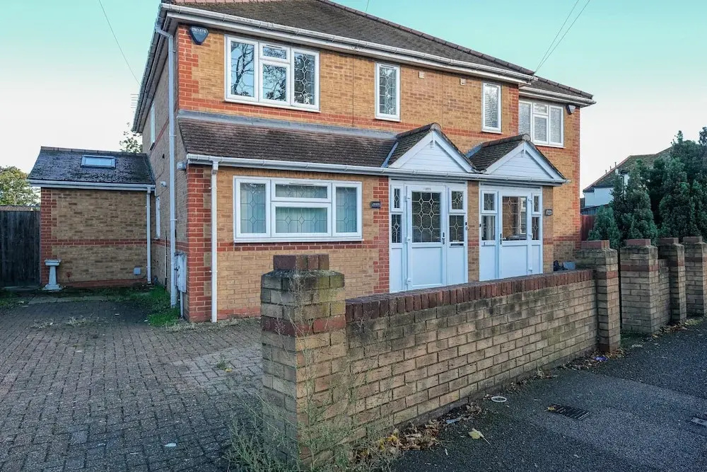 Isher 3 Bedroom 2 Bath Hse with Parking