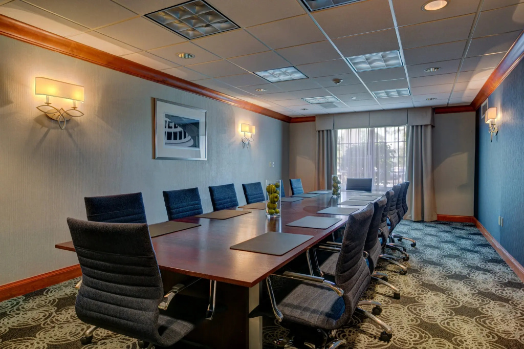 Holiday Inn Hotel & Suites-Milwaukee Airport by IHG - Général
