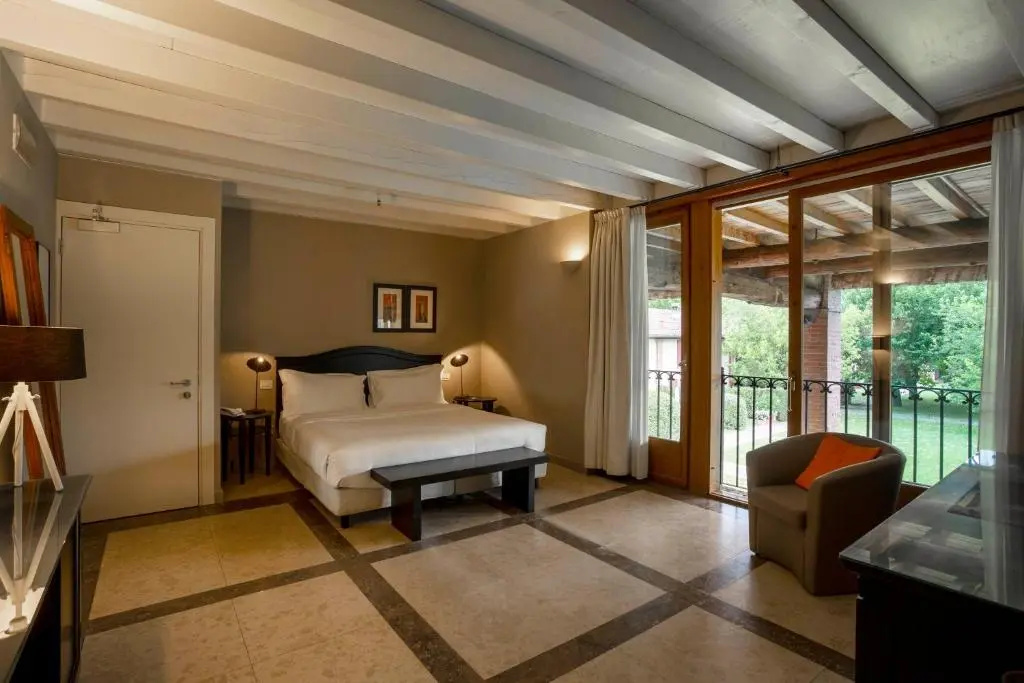 Superior Double room (full double bed)