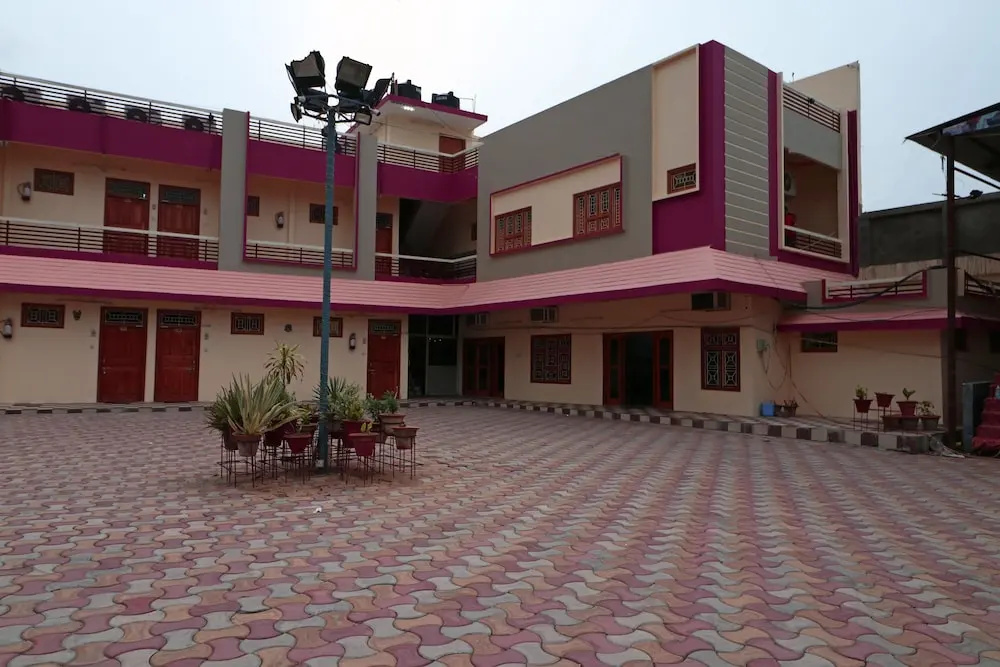 OYO Flagship 15267 Chaitdeep Palace