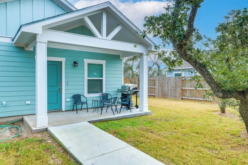 1 Mi to Beach: Retreat w/ Large Yard in Rockport