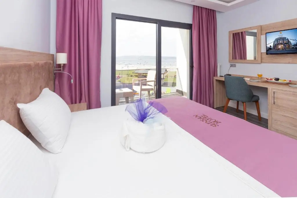 Standard Double room with pool view (full double bed)