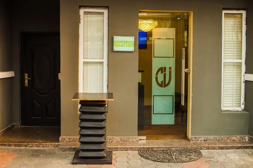 CribVille Hotel & Suites