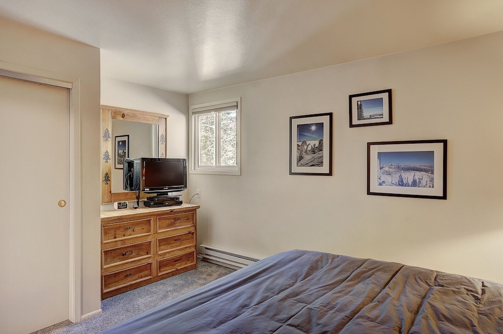 1127 Flying Dutchman 2 Bedroom Condo by RedAwning