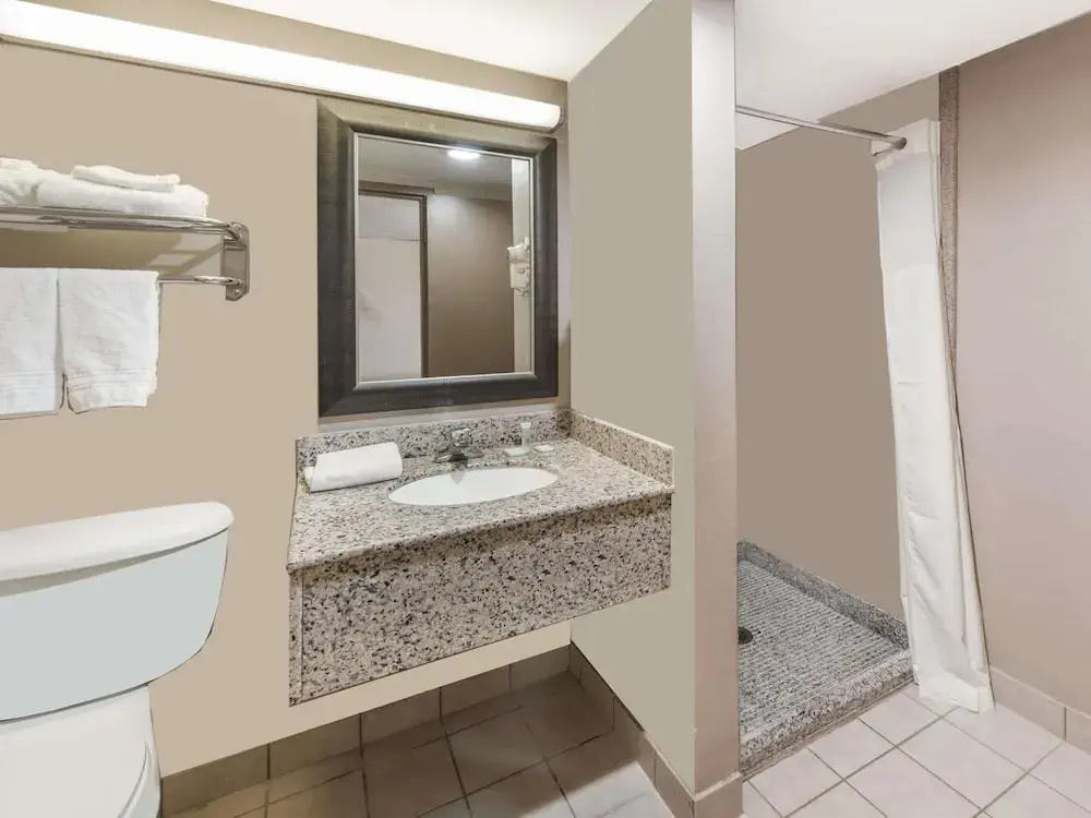 Deluxe Quadruple room with balcony