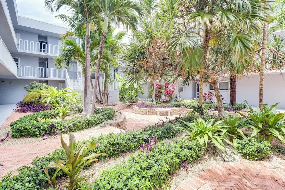 Ocean-view Key Colony Beach Condo w/ Pool Access!