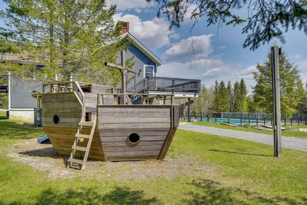 Ski-in/ski-out Peru Condo w/ Fire Pit & Grill! - фото 16