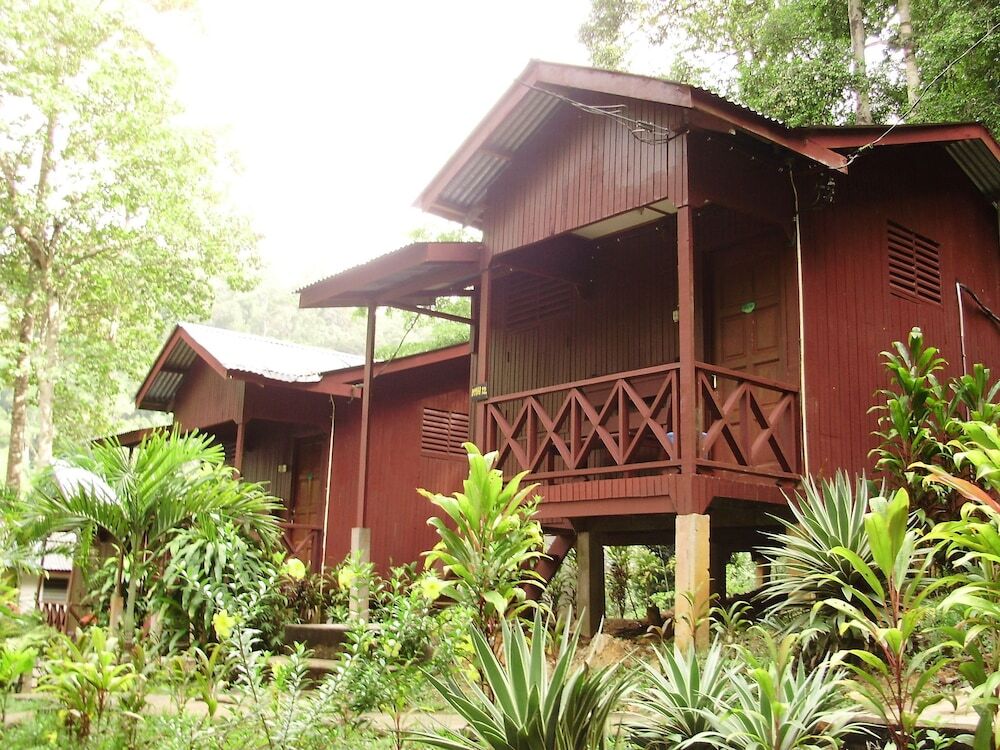 Nusa Holiday Village