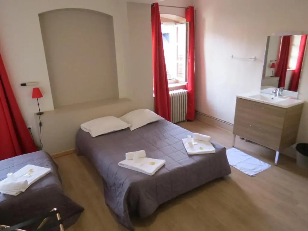 Standard Triple room