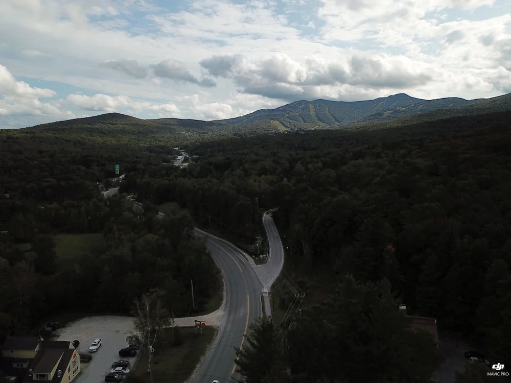The Killington Bigelow Chalet: Large Ski Home. 8 Br/4.5 Ba/16 People. Hot Tub. Shuttle. Game Room. 8 Bedroom Home