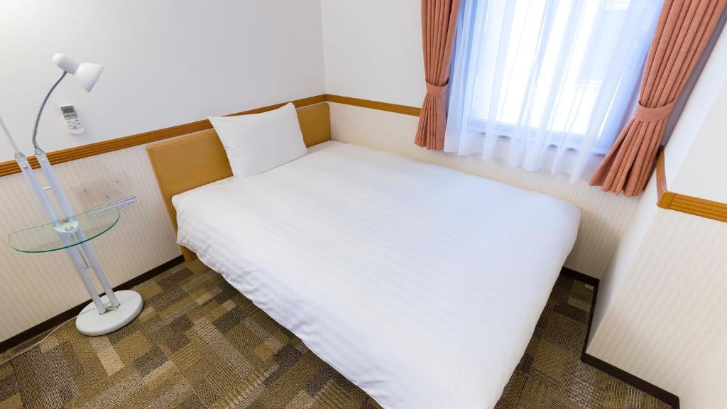 Одноместный номер Standard в Toyoko Inn Okinawa Naha Omoromachi Ekimae