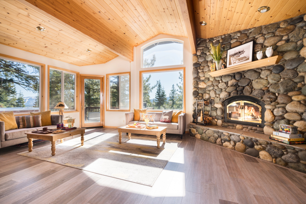 Sparrow by Avantstay Modern Mountain Retreat w/ Hot Tub, Pool Table & Games!