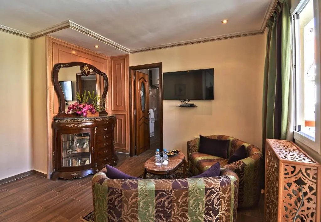 Deluxe Double Suite (full double bed)