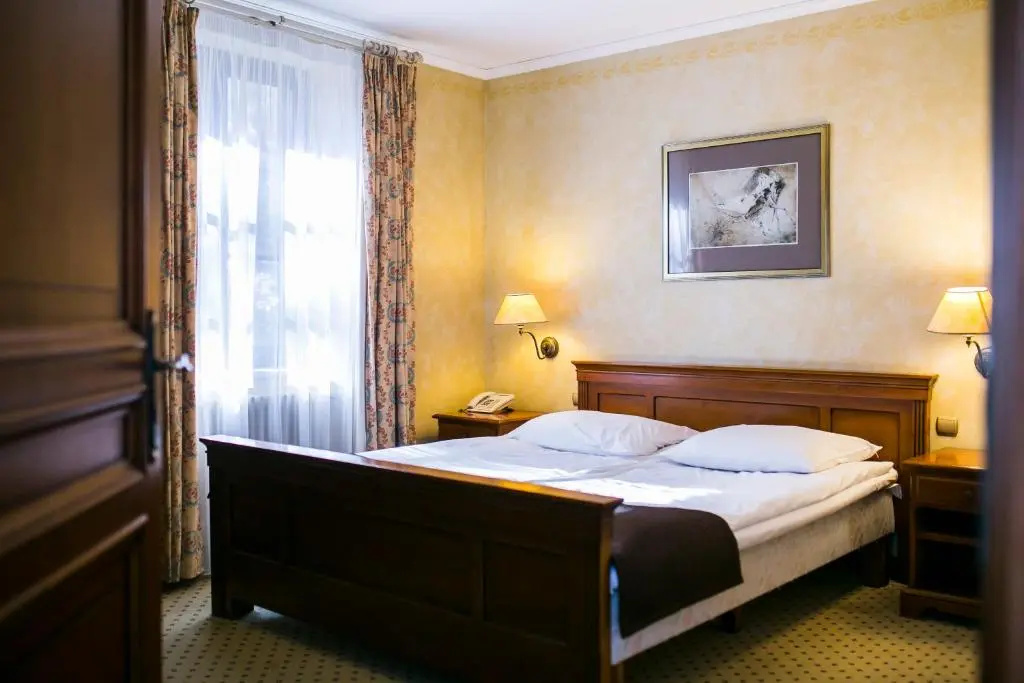 Double Suite (full double bed)