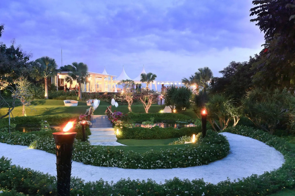 The Sanctus Villa