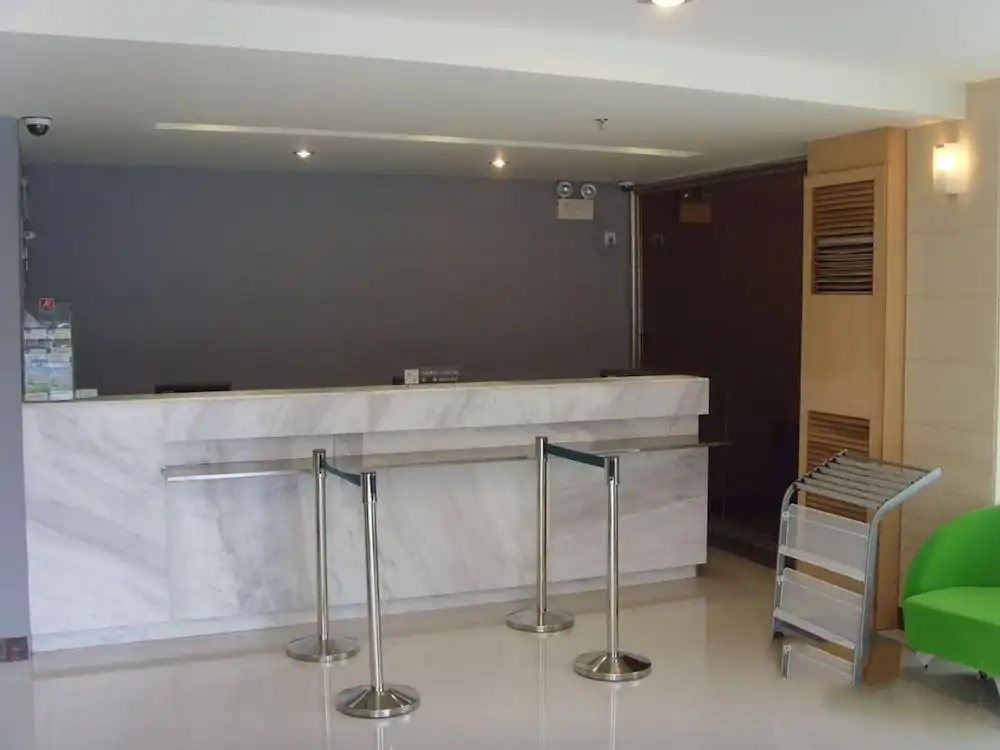Lobby & Reception