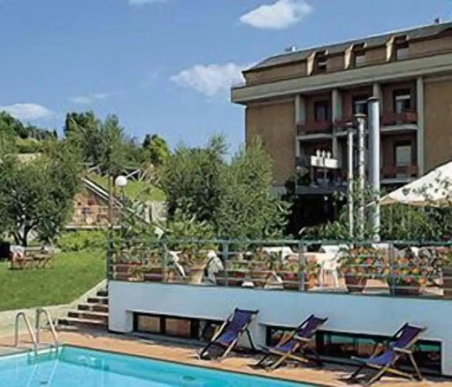 Hotel photo 12
