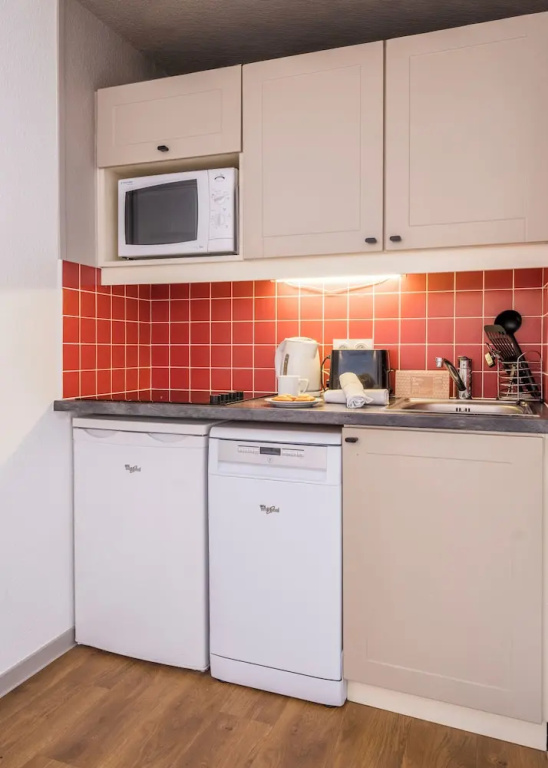 1 Bedroom Apartment with balcony