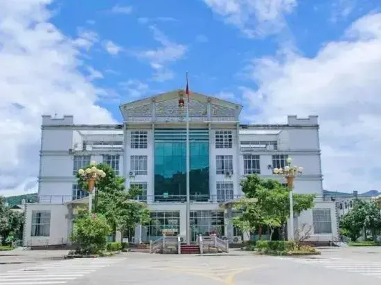 Menglian Bafang Hotel