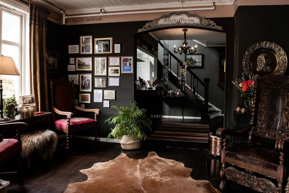 Fjærland Fjordstove Hotel & Restaurant by null