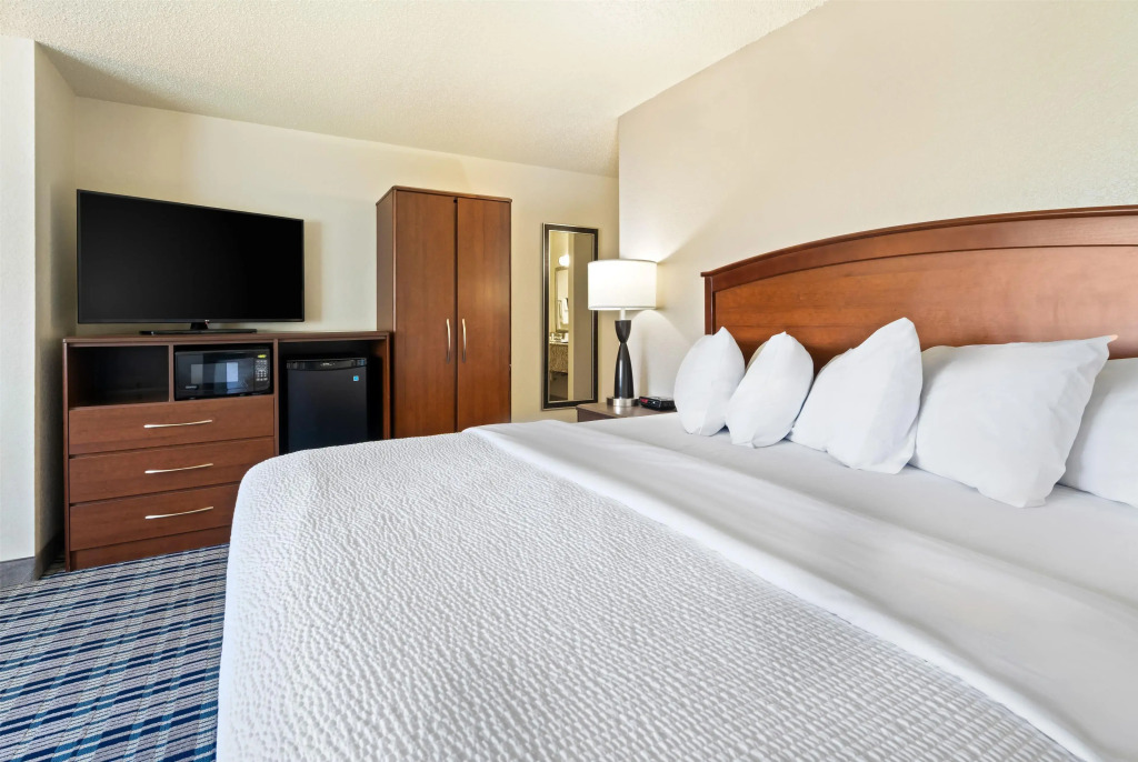 AmericInn by Wyndham Dickinson — фото 4