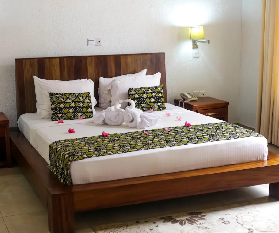 Executive Double Suite beachfront full double bed