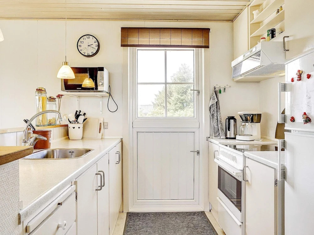 Alluring Holiday Home in Hvide Sande With Terrace - фото 13