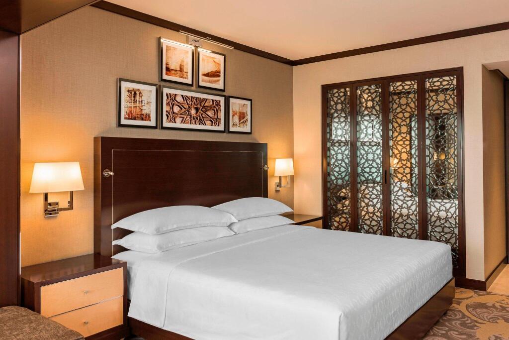 Sheraton Dubai Creek Hotel & Towers