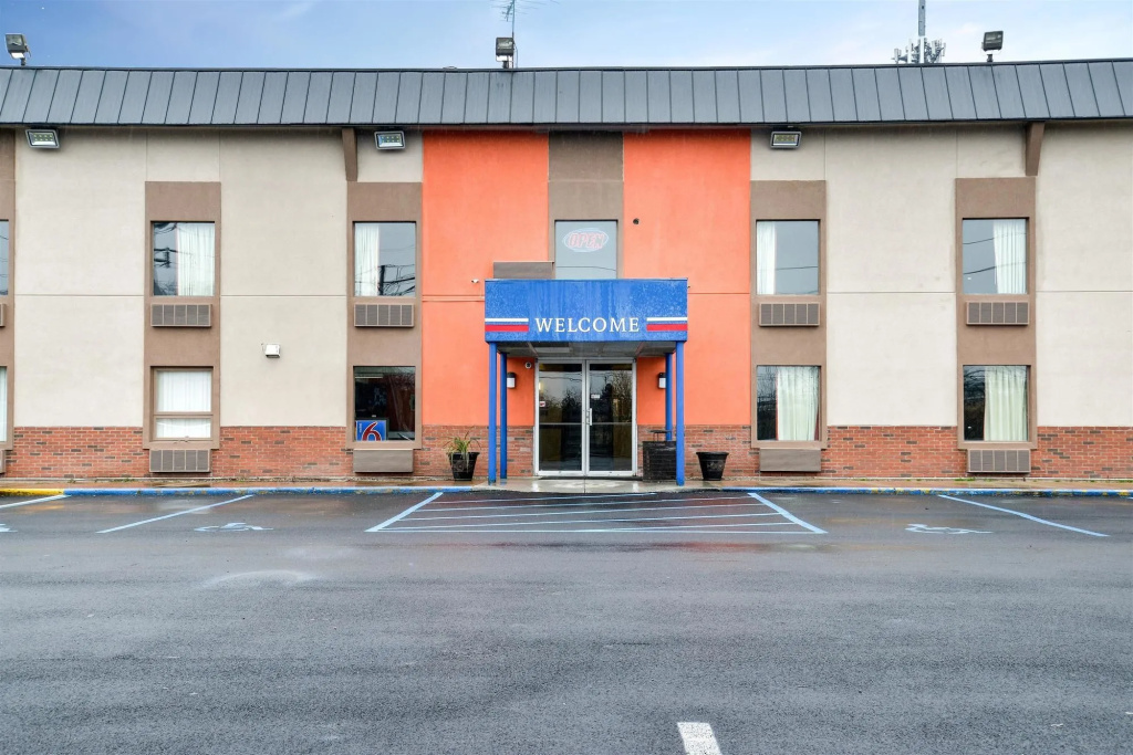 Motel 6 Toledo, OH