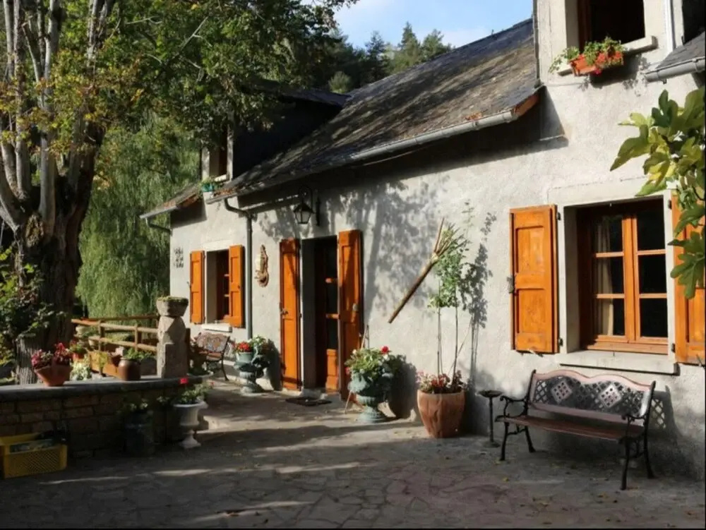Villa With 4 Bedrooms In Saint-pierre-des-tripiers, With Wonderful Lake View, Private Pool, Furnished Garden - 41 Km From The Slopes
