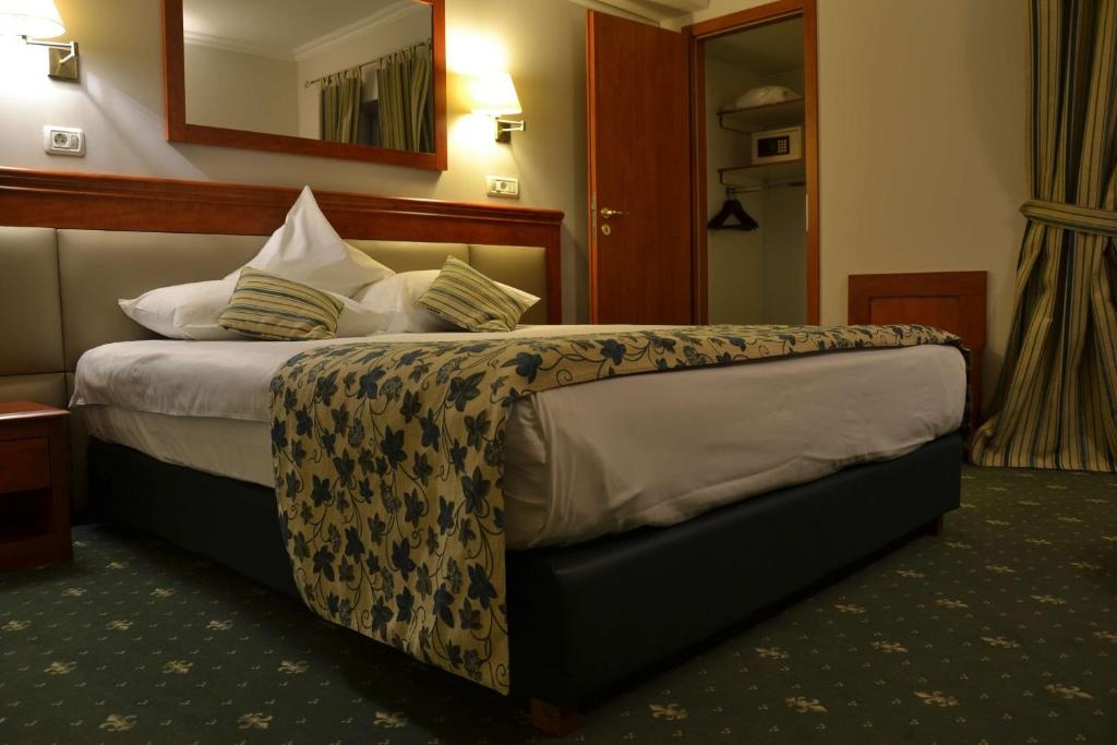 Standard Double Family room (full double bed) — room photo 1