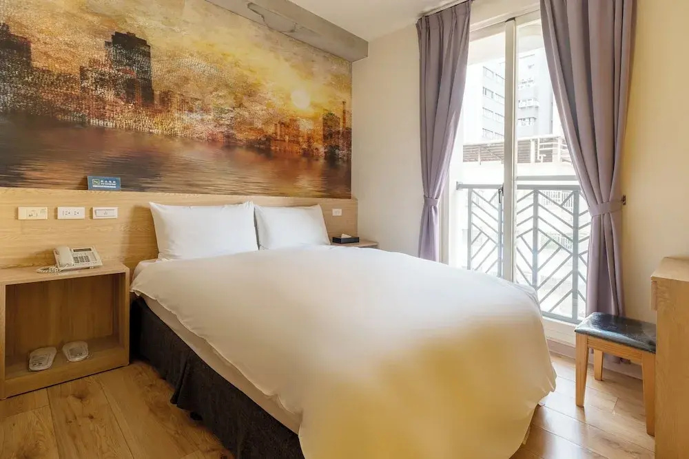 Superior Double room with balcony (full double bed)