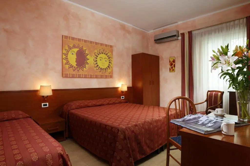 Standard Triple room