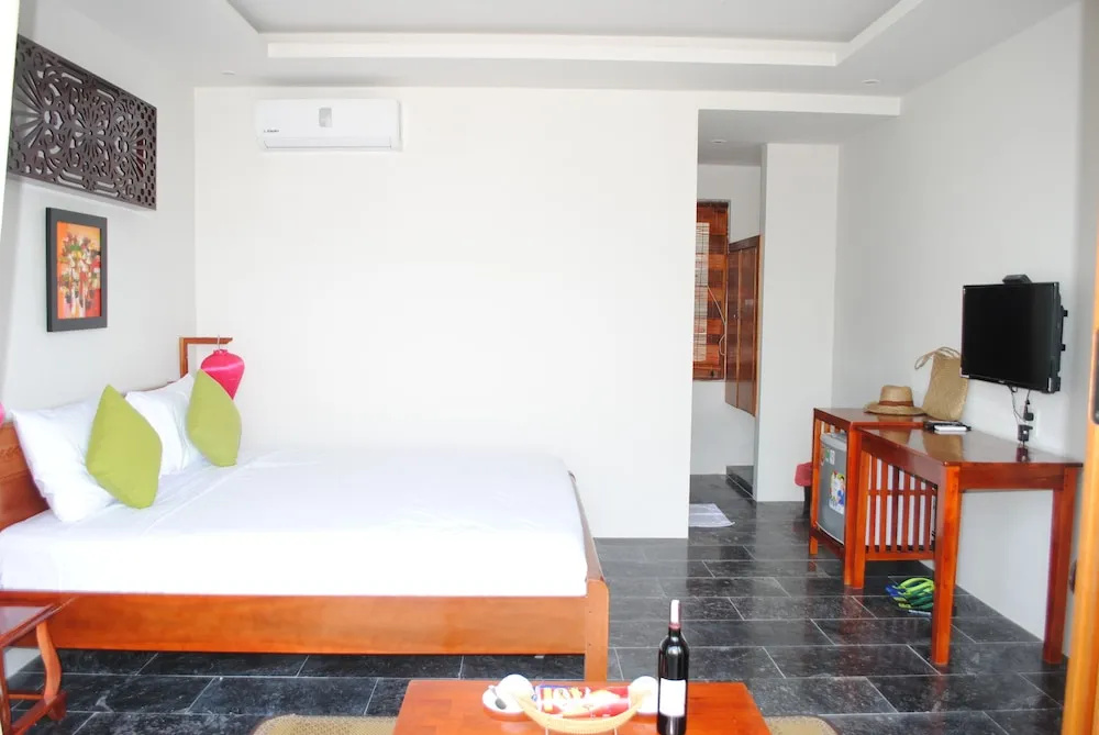 Superior Double room with balcony (full double bed)