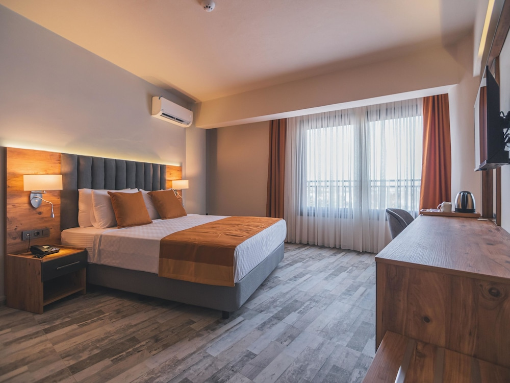 1 Bedroom Deluxe room with mountain view