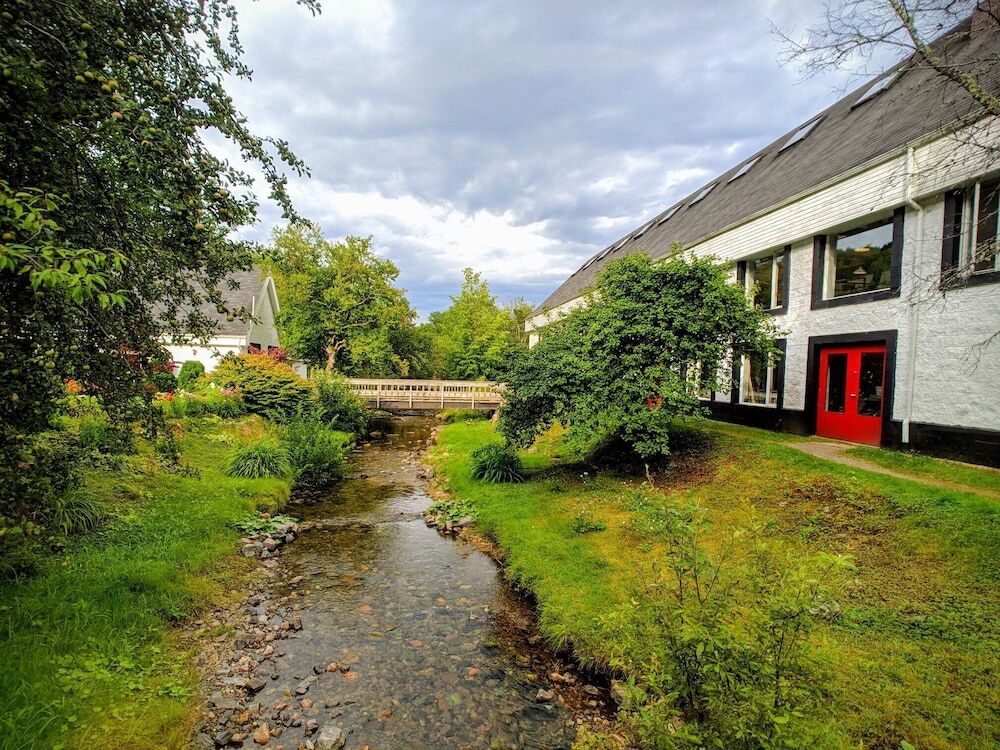Glenora Inn & Distillery by null