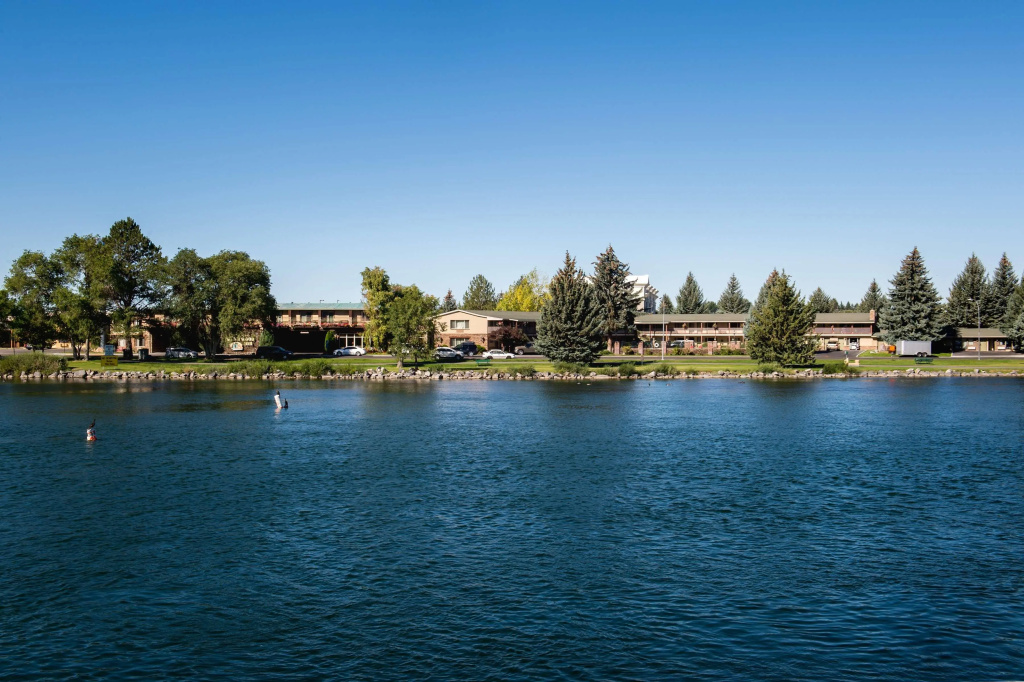 Beach & Waterfront