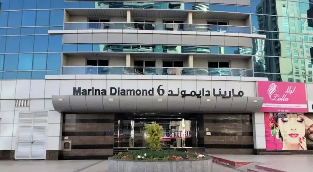 Cute & Elegant Stay at Marina Diamonds