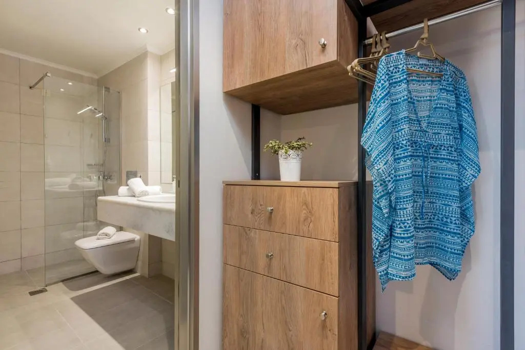 Standard Double room with balcony (full double bed)